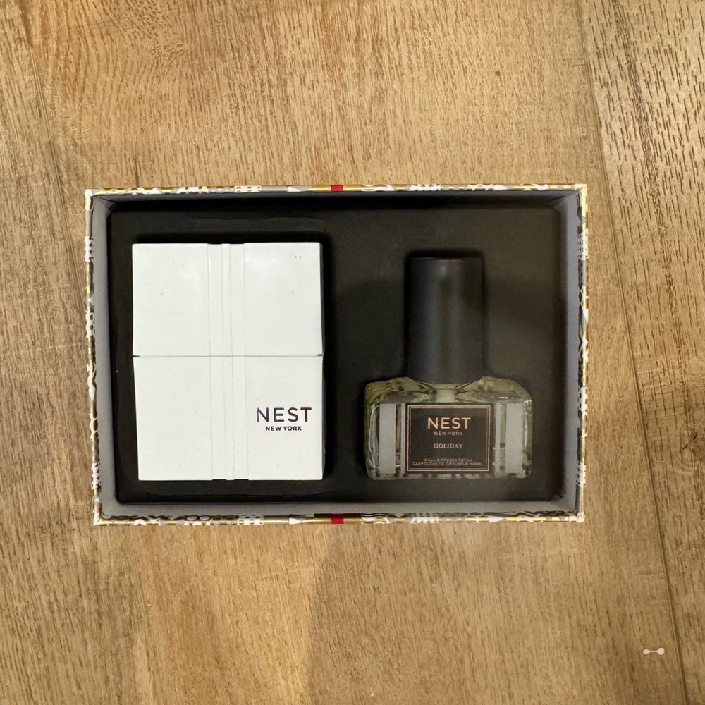 Holiday NEST Fragrances Wall Diffuser Set